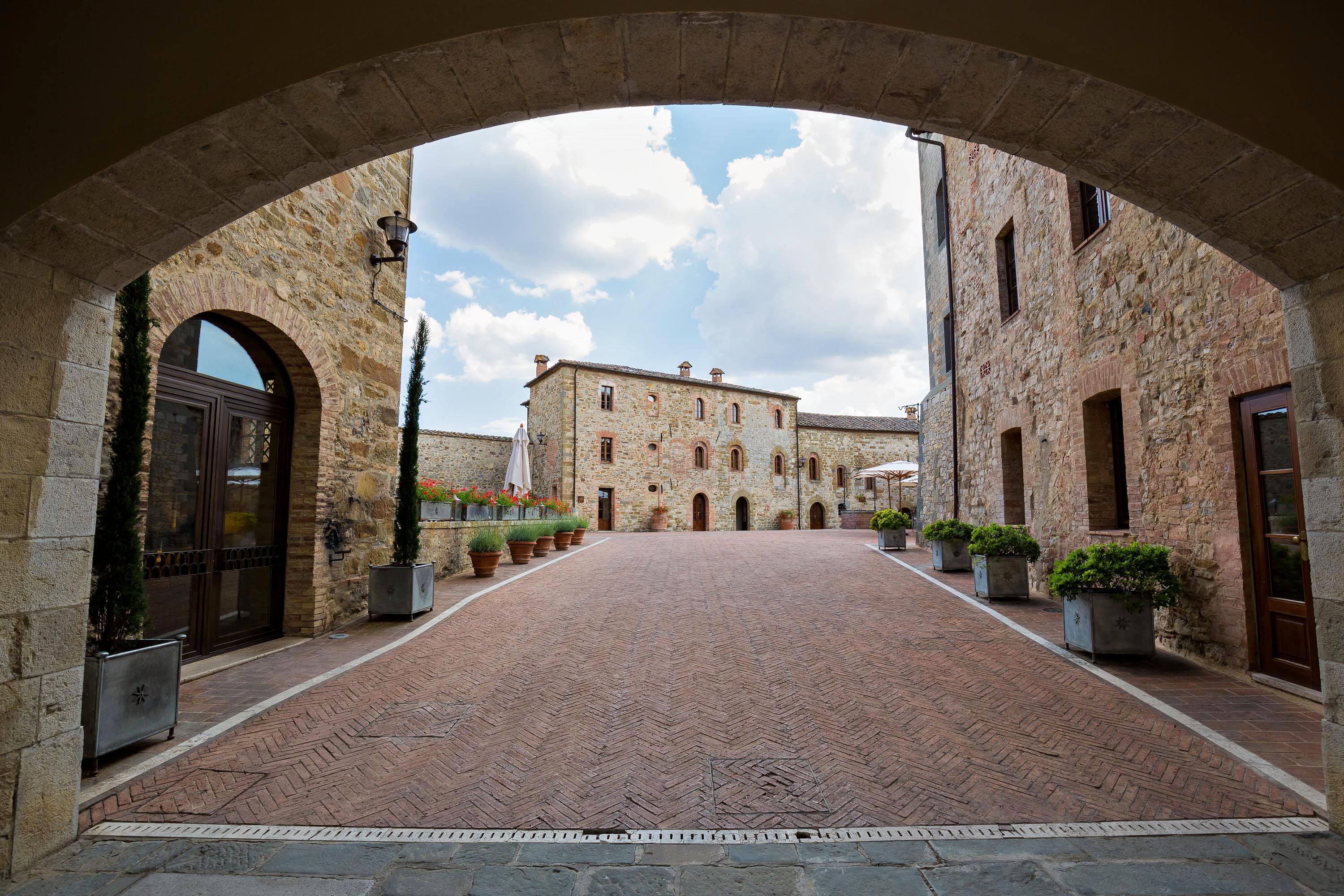 Castel Monastero - The Leading Hotels Of The World Castelnuovo Berardenga Dış mekan fotoğraf